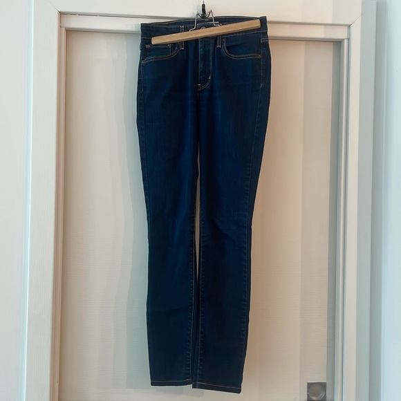 Levi’s High Rise Skinny - Picture 2 of 5